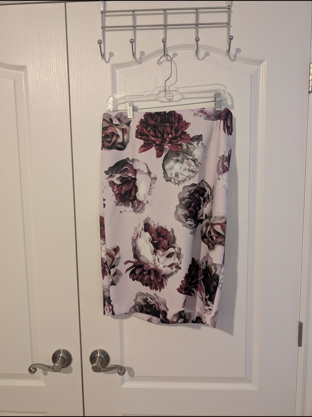 Tahari Floral Print Pencil Skirt in Dusty Pink